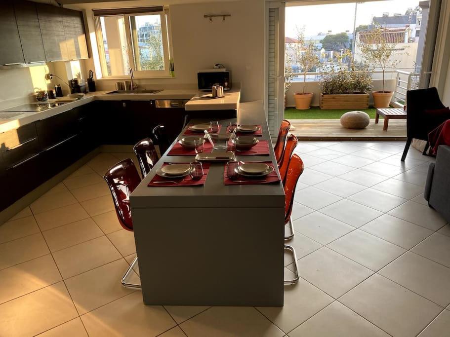 Spacious And Sunkissed 3Br & 2 Bathrooms Apartment Athén Kültér fotó