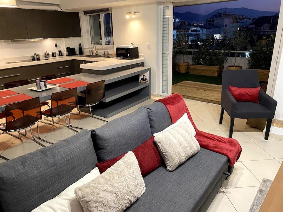 Spacious And Sunkissed 3Br & 2 Bathrooms Apartment Athén Kültér fotó