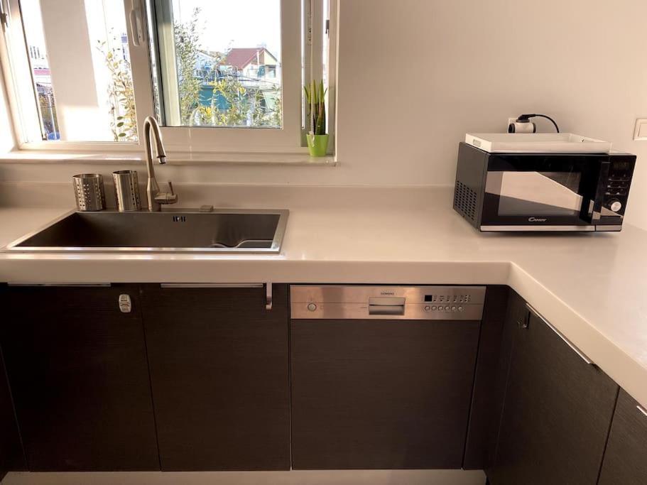 Spacious And Sunkissed 3Br & 2 Bathrooms Apartment Athén Kültér fotó
