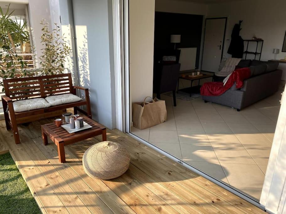 Spacious And Sunkissed 3Br & 2 Bathrooms Apartment Athén Kültér fotó