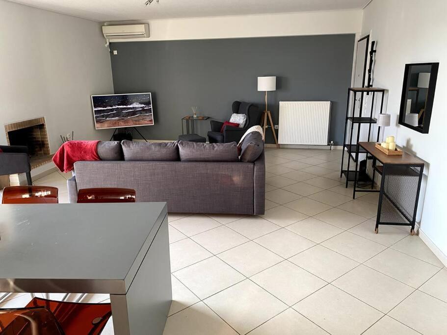 Spacious And Sunkissed 3Br & 2 Bathrooms Apartment Athén Kültér fotó