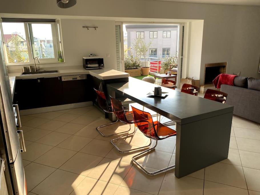 Spacious And Sunkissed 3Br & 2 Bathrooms Apartment Athén Kültér fotó
