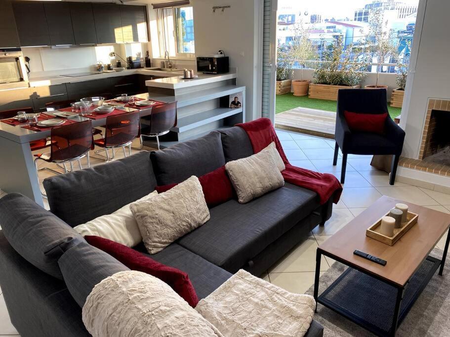 Spacious And Sunkissed 3Br & 2 Bathrooms Apartment Athén Kültér fotó