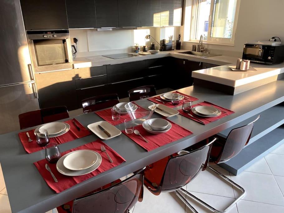 Spacious And Sunkissed 3Br & 2 Bathrooms Apartment Athén Kültér fotó