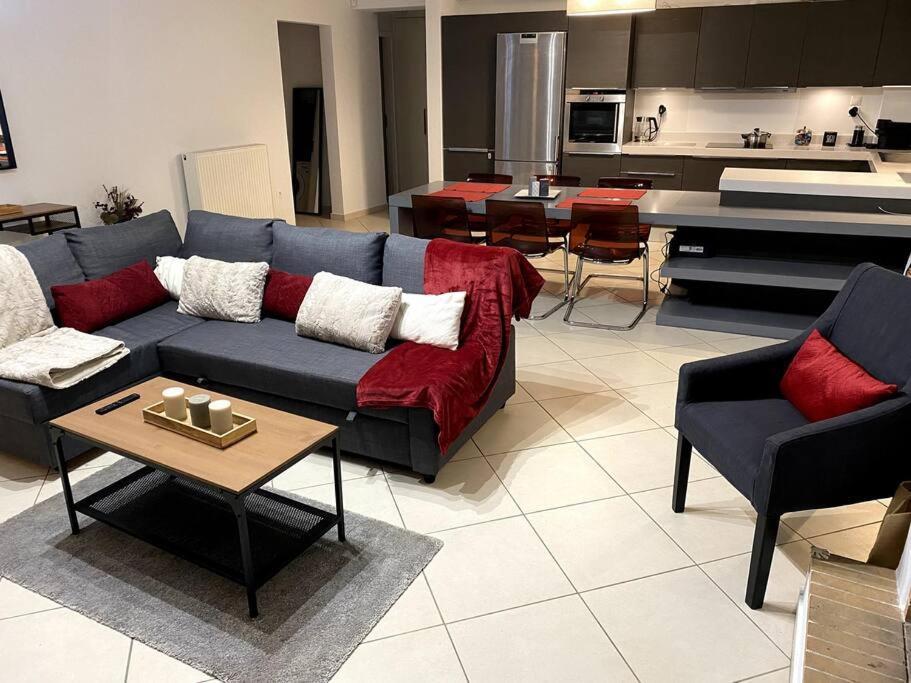 Spacious And Sunkissed 3Br & 2 Bathrooms Apartment Athén Kültér fotó