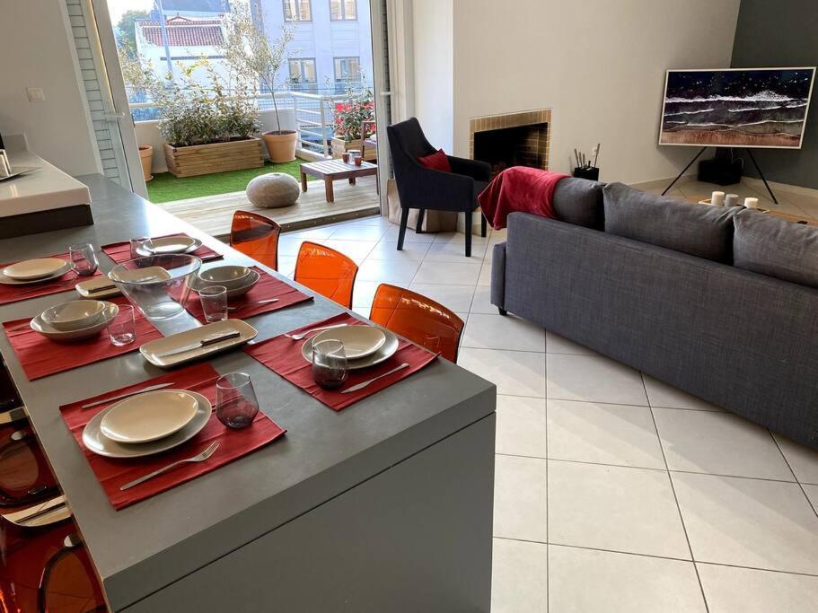 Spacious And Sunkissed 3Br & 2 Bathrooms Apartment Athén Kültér fotó