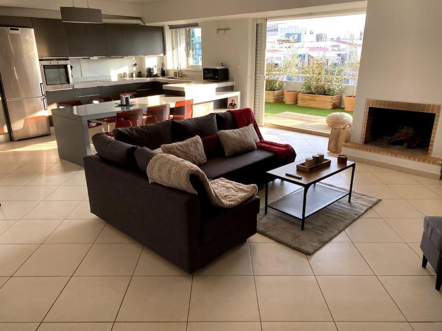 Spacious And Sunkissed 3Br & 2 Bathrooms Apartment Athén Kültér fotó
