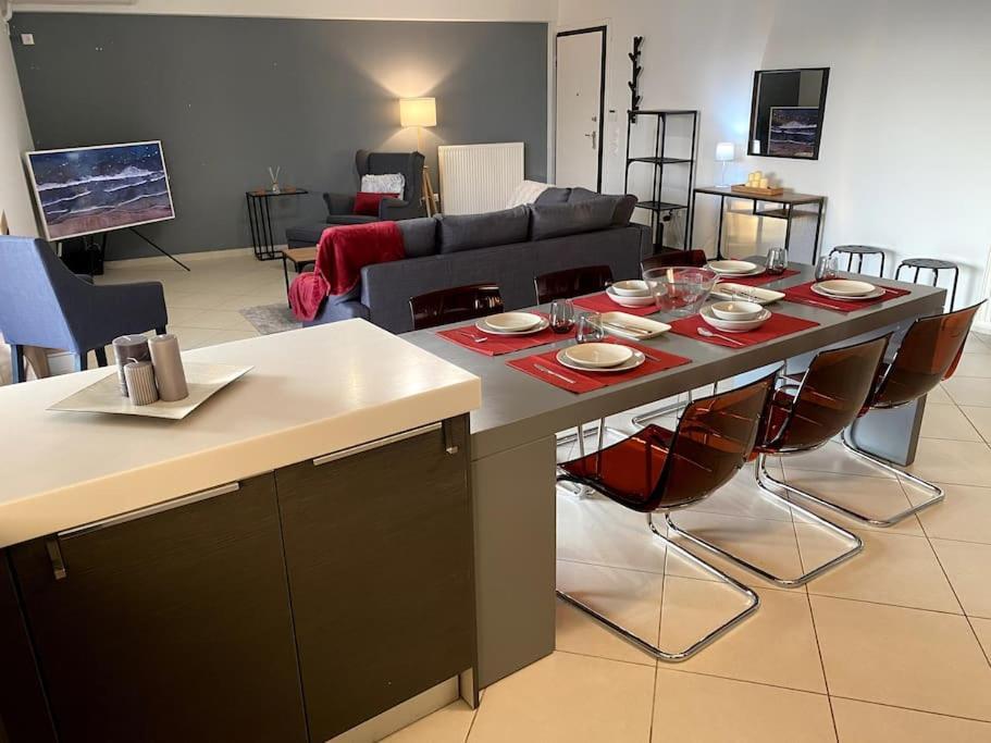Spacious And Sunkissed 3Br & 2 Bathrooms Apartment Athén Kültér fotó