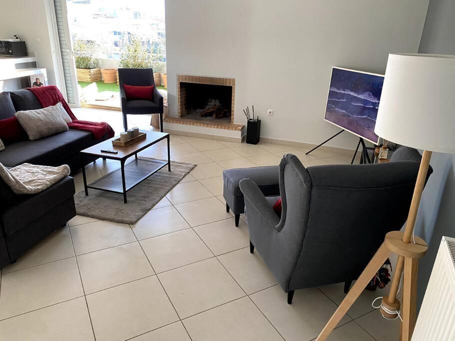 Spacious And Sunkissed 3Br & 2 Bathrooms Apartment Athén Kültér fotó