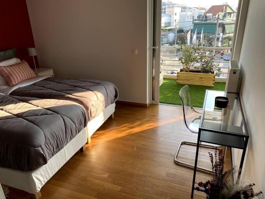 Spacious And Sunkissed 3Br & 2 Bathrooms Apartment Athén Kültér fotó