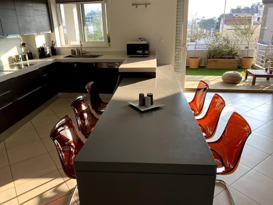 Spacious And Sunkissed 3Br & 2 Bathrooms Apartment Athén Kültér fotó